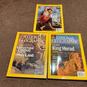 Bundle of National Geographic Magazines